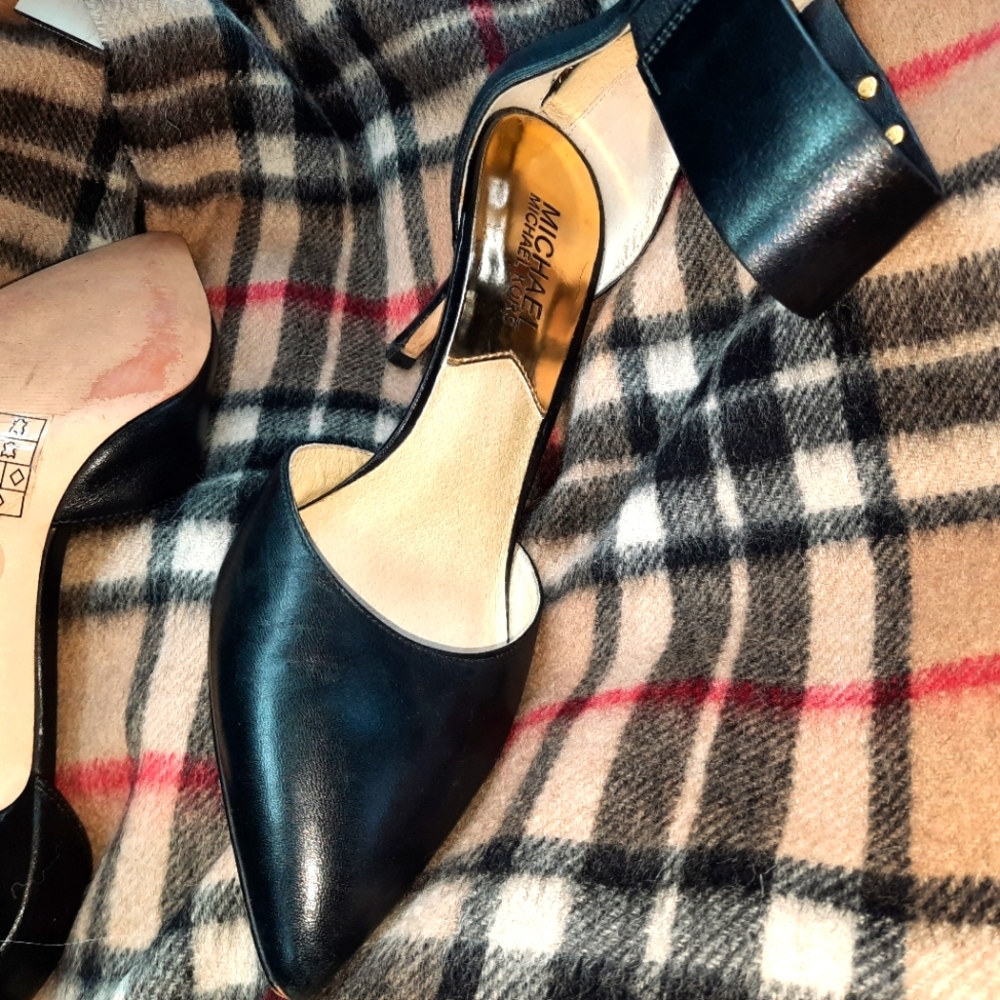 AUTHENTIC GENUINE Classy BLACK MICHAEL KORS STILETTOS SIZE 6